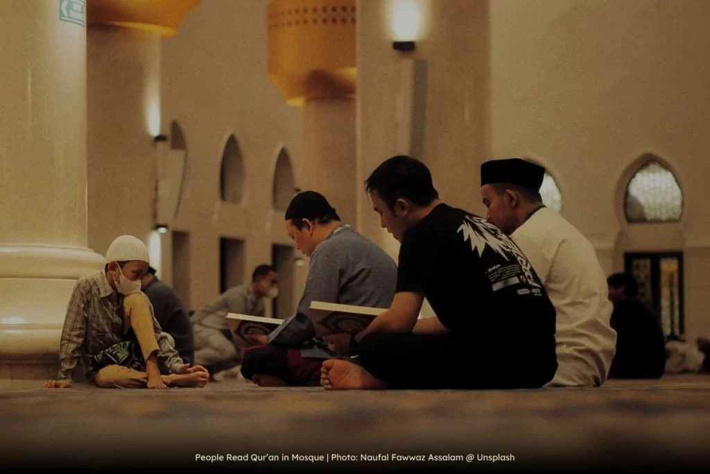 People Read Qur’an in Mosque