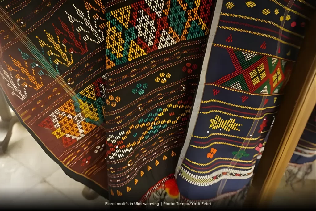 Floral motifs in Ulos weaving