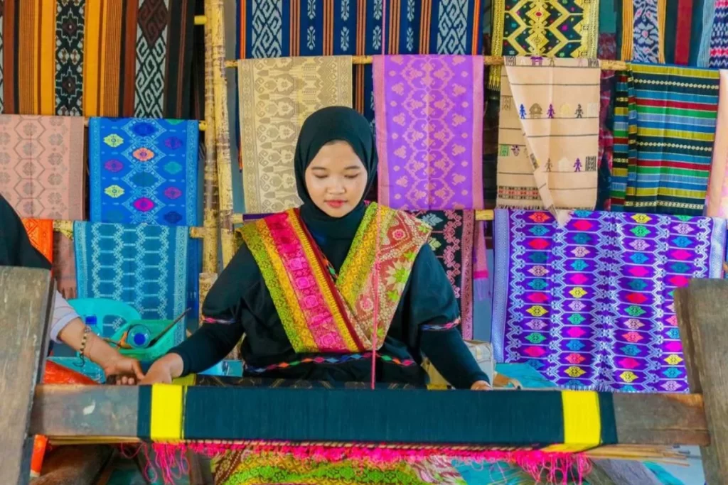 weaving tradition in Lombok