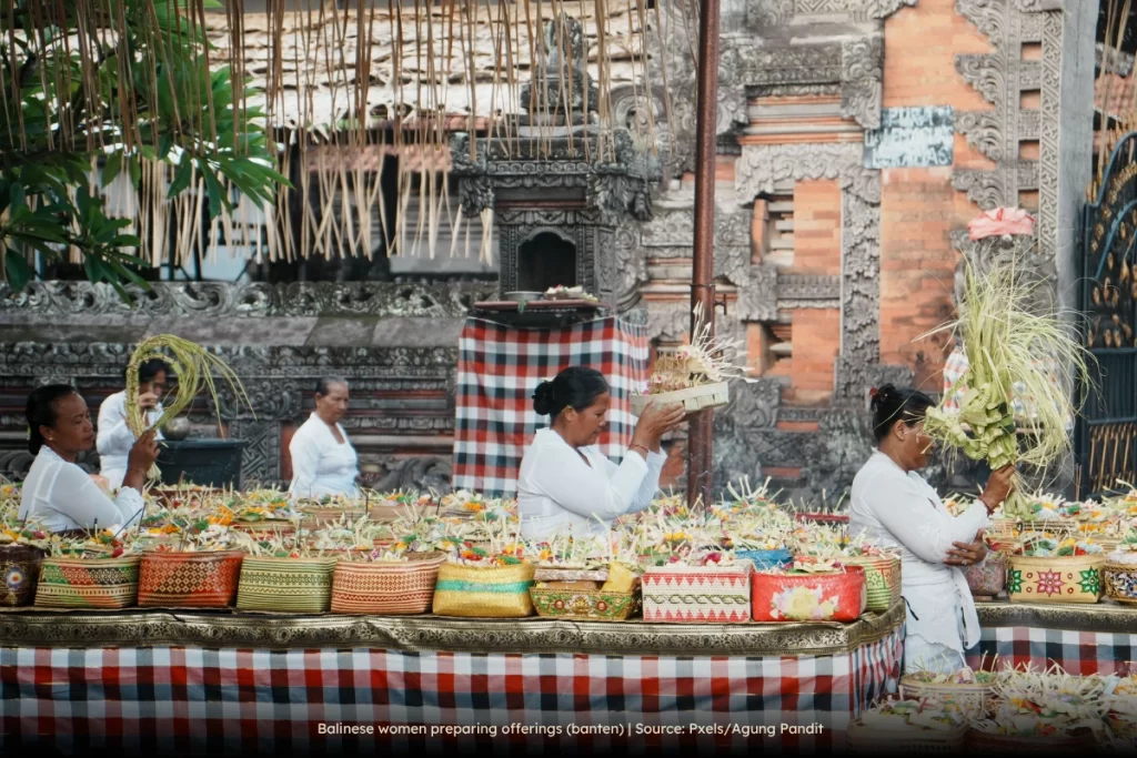 Balinese women preparing offerings (banten)